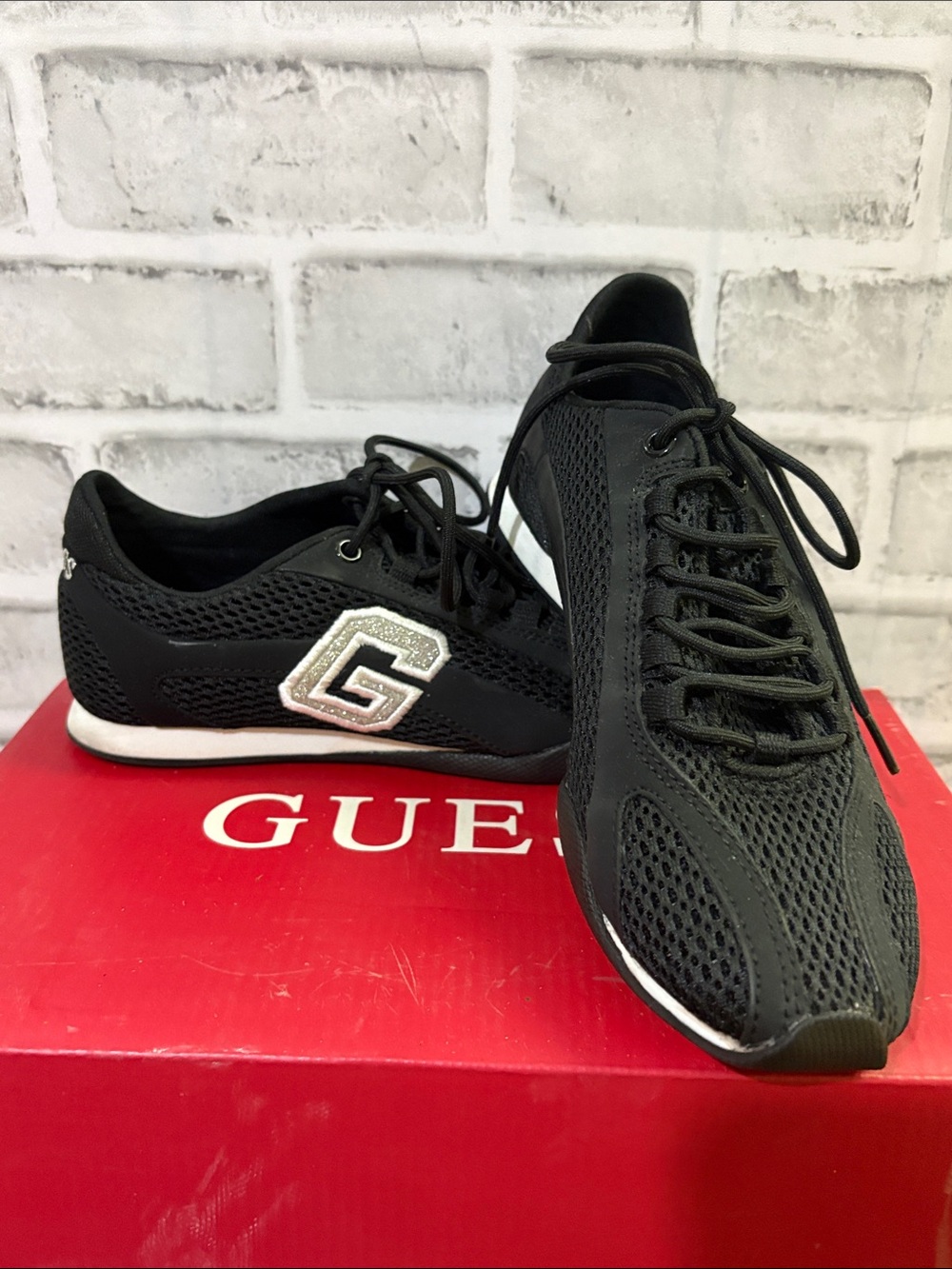Guess GloryBlack Mesh Athletic Lace-Up Sneakers Silver 'G' sparkle Accent, 6M